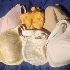 6 Elegant Women 40-DD Bras